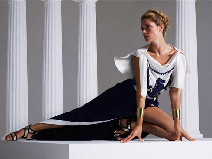 Doutzen Kroes als Griekse Godin in de Vogue. Alles over Doutzen Kroes als Griekse Godin in de Turkse Vogue. Bekijk de foto’s van de campagne hier.