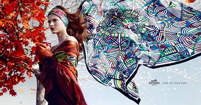 Hermès sjaal: ultieme herfst essential. Alles over de nieuwe musthave voor het seizoen: Hermès sjaal: om je hoofd, nek, als sarong. Wees creatief!