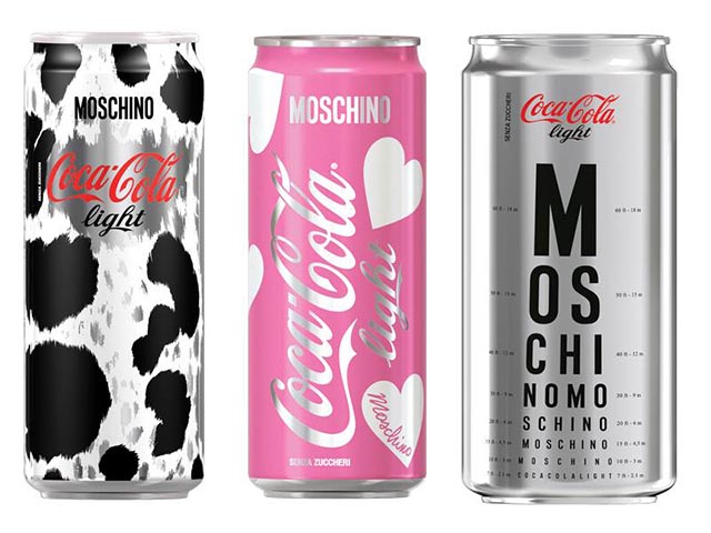 Moschino x Coca Cola: limited edition fles. Alles over de samenwerking tussen Moschino en Coca Cola voor een limited edition collectie flessen.