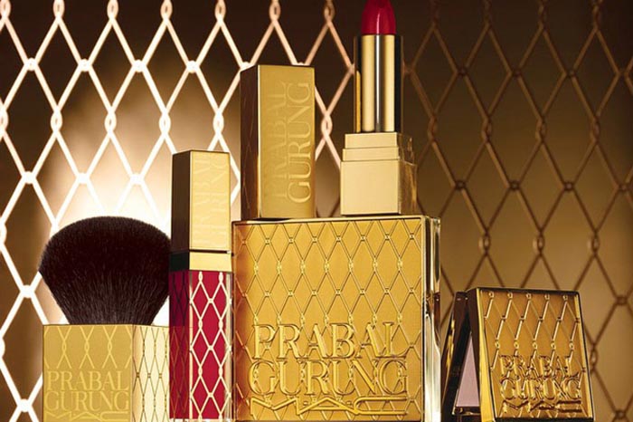 Prabal Gurung x MAC Cosmetics make up collectie: lippenstift, lipglass, bronzing poeder. Alles over de nieuwe collectie Prabal Gurung x MAC Cosmetics.